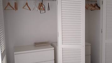 House, 3 Bedrooms, Smoking, Fireplace | 3 bedrooms