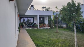 House, 3 Bedrooms, Smoking, Fireplace | Garden