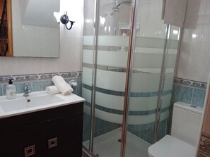 Casa, 3 habitaciones, fumadores, piscina privada | Baño