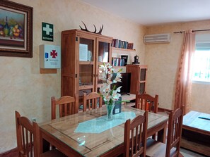 Casa, 3 habitaciones, fumadores, piscina privada | Restauración