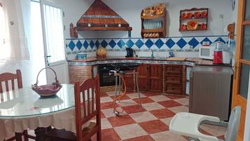 Casa, 3 habitaciones, fumadores, piscina privada | Interior
