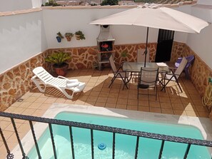 Casa, 3 habitaciones, fumadores, piscina privada | Restaurante al aire libre