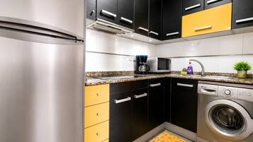 Apartment, 1 Bedroom, Smoking, Balcony | Private kitchen