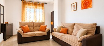 Apt Near Center & Port
