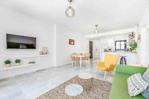 Apartment, 2 Bedrooms, Accessible, Balcony | Living area