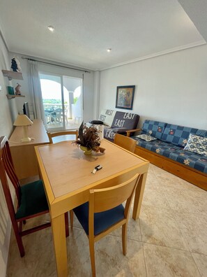 Apartment, 2 Bedrooms, Smoking | Dining