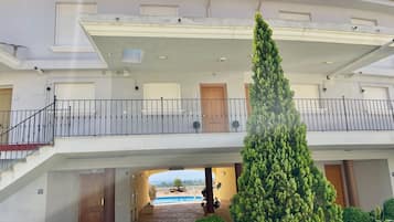 Apartment, 2 Bedrooms, Smoking | Exterior detail