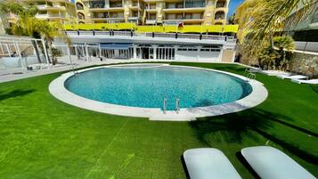 Kolam renang outdoor