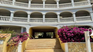 Apartment, 2 Bedrooms, Smoking | Exterior