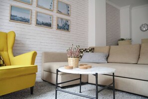 Leilighet, 2 soverom, balkong, byutsikt | Oppholdsrom