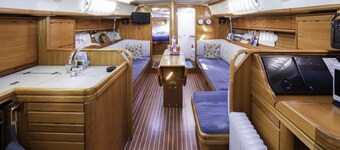 Precioso Barco en Puerto del Masnou en el Maresme