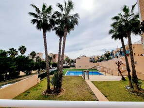 Vista frontal de la propiedad