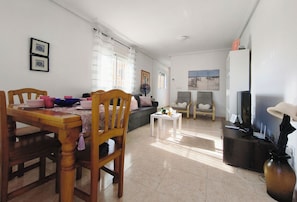 Apartamento, 3 habitaciones, fumadores, patio | Sala de estar