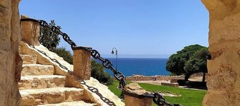 Bungalow With Stunning Sea Views, Just One Street From the Beach