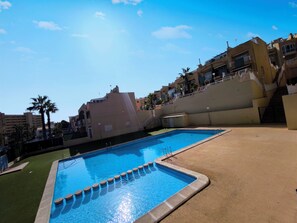 Apartamento, 3 habitaciones, fumadores, patio | Piscina | Una piscina al aire libre