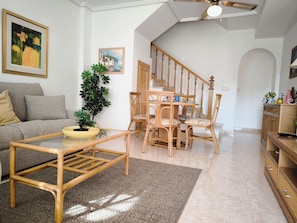Bungalow, 2 Bedrooms, Smoking, Balcony | Tempat makan