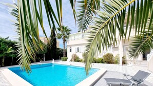 Unclassified image, 2 of 44, button - Detached Villa With Private Pool (Torrevieja)