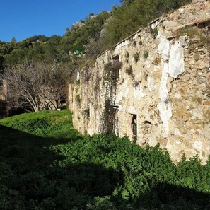 Habitación, 3 habitaciones, balcón, vista a la ciudad | Vista desde la propiedad