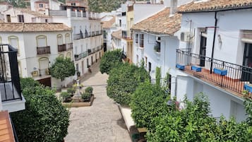 Habitació, 3 dormitoris, balcó, vistes a la ciutat | Terrassa o pati