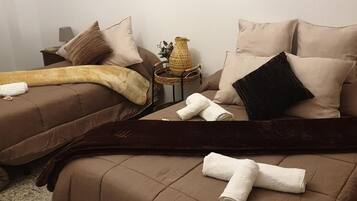 Habitación, 3 habitaciones, balcón, vista a la ciudad | 3 habitaciones