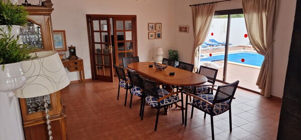 Villa, 4 Bedrooms, Accessible, Private Pool | Tempat makan