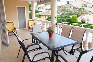 Chalet, 4 habitaciones, piscina privada, vistas al jardín | Exterior