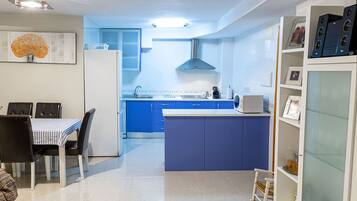 Chalet, 4 Bedrooms, Private Pool, Garden View | Interior