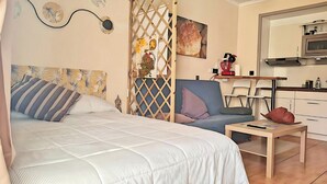 Studio, Multiple Bedrooms, Accessible, Smoking | 1 bedroom