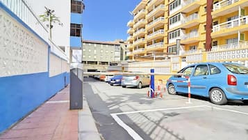 Estudi, diversos dormitoris, accessible, balcó | Aparcament | Aparcament limitat