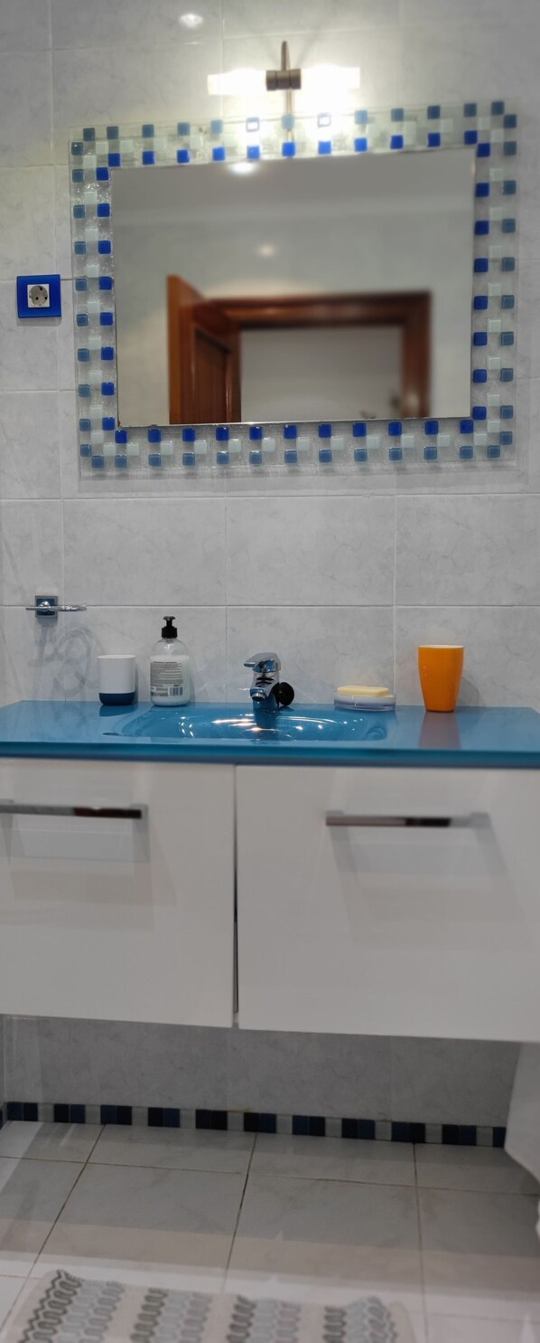 Unclassified image, 1 of 10, button - Room in Apartment - Guest's Bedroom, WC, Shared Kitchen and Living Room Sopelabi217 (Sopelana)