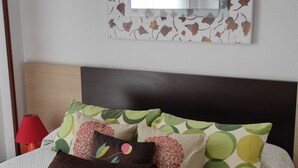 Shared Dormitory, 1 Bedroom, Accessible, Balcony - Room in Apartment - Guest's Bedroom, WC, Shared Kitchen and Living Room Sopelabi217 (Sopelana)