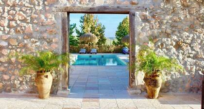 Room-beautiful Accommodation At The Hear