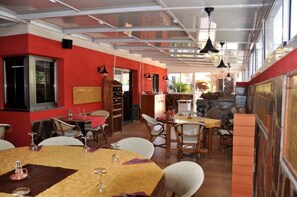 Appartement, 1 chambre, fumeur, balcon | Bar lounge