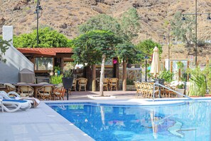 Apartamento, 3 habitaciones, fumadores, balcón | Piscina | Una piscina al aire libre