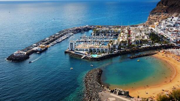 A coastal town with a marina, beach, and rocky cliffs. - Playa De Mogan Casa Don Johan B3 (Mogan)