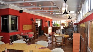 Bar lounge