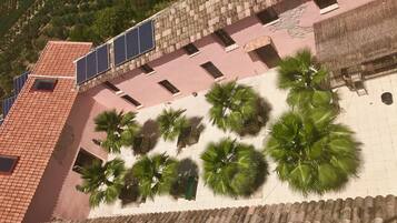 Shared Dormitory, 1 Bedroom, Smoking, Patio | Bahagian luar