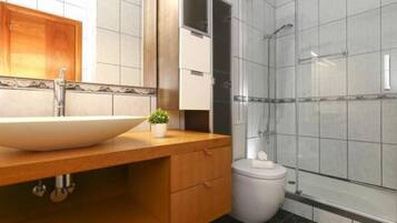 Chalet, 5 Bedrooms, Smoking, Balcony | Bathroom