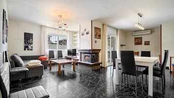 Chalet, 5 Bedrooms, Smoking, Balcony | Living room