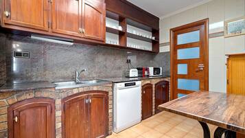 Chalet, 5 Bedrooms, Smoking, Balcony | Interior