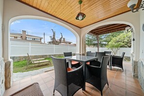 Chalet, 5 Bedrooms, Smoking, Balcony | Outdoor dining - Global María, With Private Barbecue and Communal Pool, Platja de Vilafortuny (Cambrils)