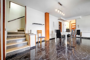Chalet, 5 Bedrooms, Smoking, Balcony | Dining - Global María, With Private Barbecue and Communal Pool, Platja de Vilafortuny (Cambrils)