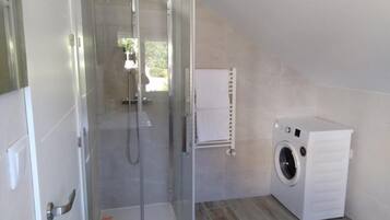 House, 2 Bedrooms, Smoking, Balcony | Bathroom