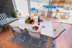 Villa, 3 slaapkamers, terras, uitzicht op bergen | Exterieur
