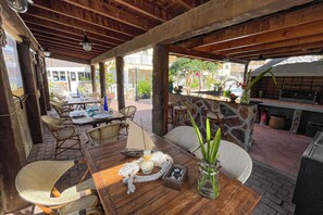 Apartamento, 2 habitaciones, fumadores, balcón | Restaurante al aire libre