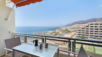 Apartment, 1 Bedroom, Smoking, Balcony | Outdoor dining
