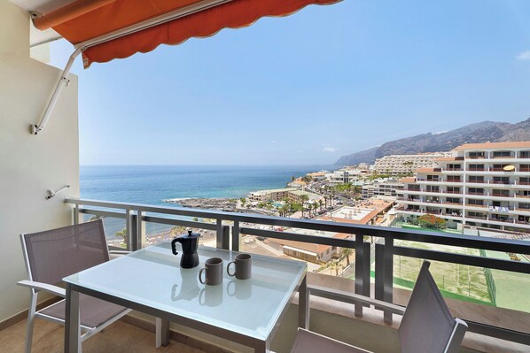 Apartment, 1 Bedroom, Smoking, Balcony | Outdoor dining