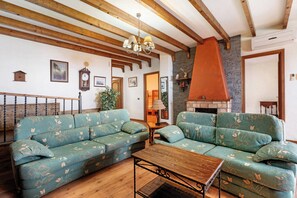 Loft, 3 habitaciones, para fumadores, balcón | Área de sala de estar