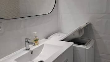 Apartment, 1 Bedroom, Accessible | Bathroom