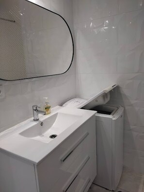 Appartement, 1 chambre, accessible aux personnes à mobilité réduite | Salle de bain